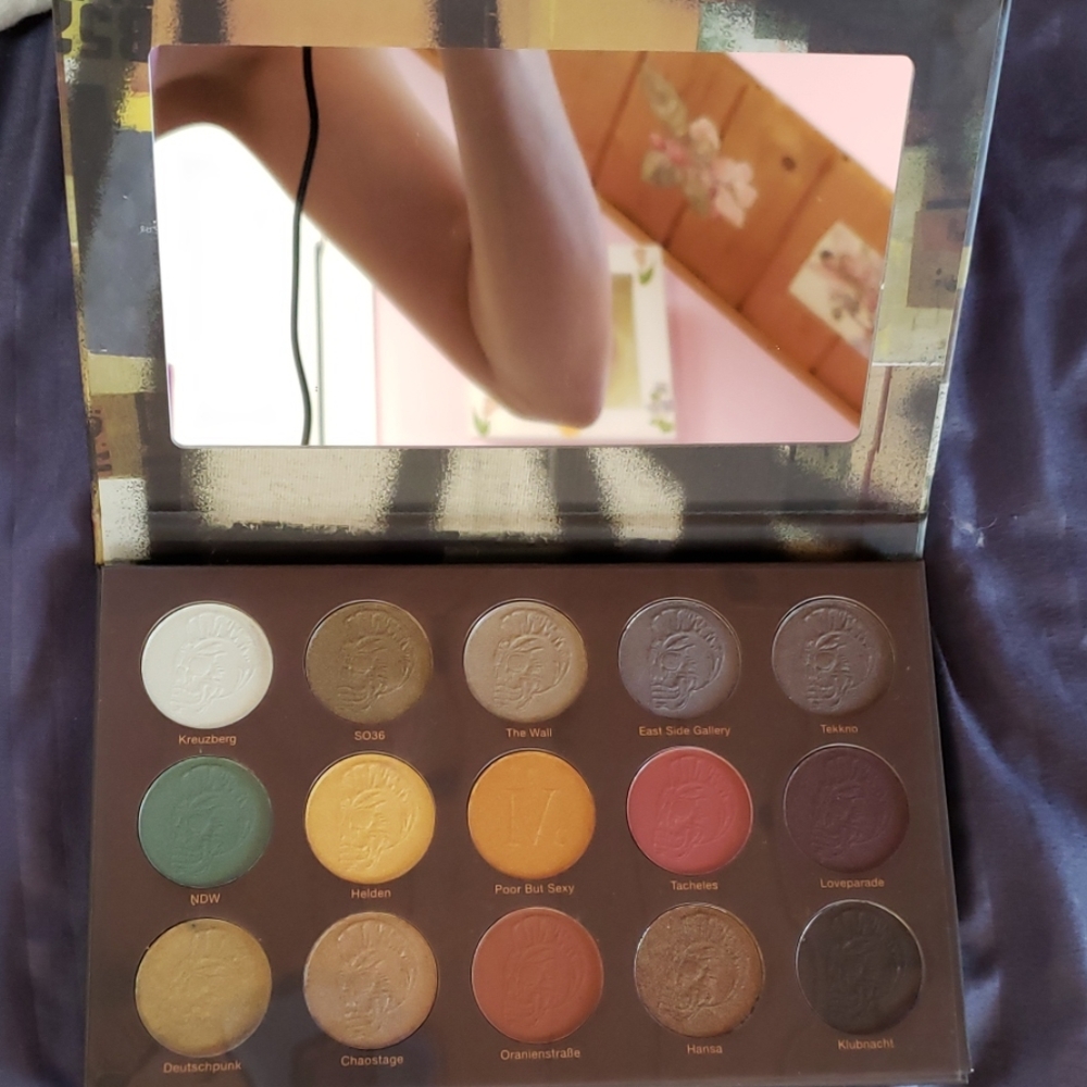 NOMAD BERLIN UNDERGROUND MAKEUP